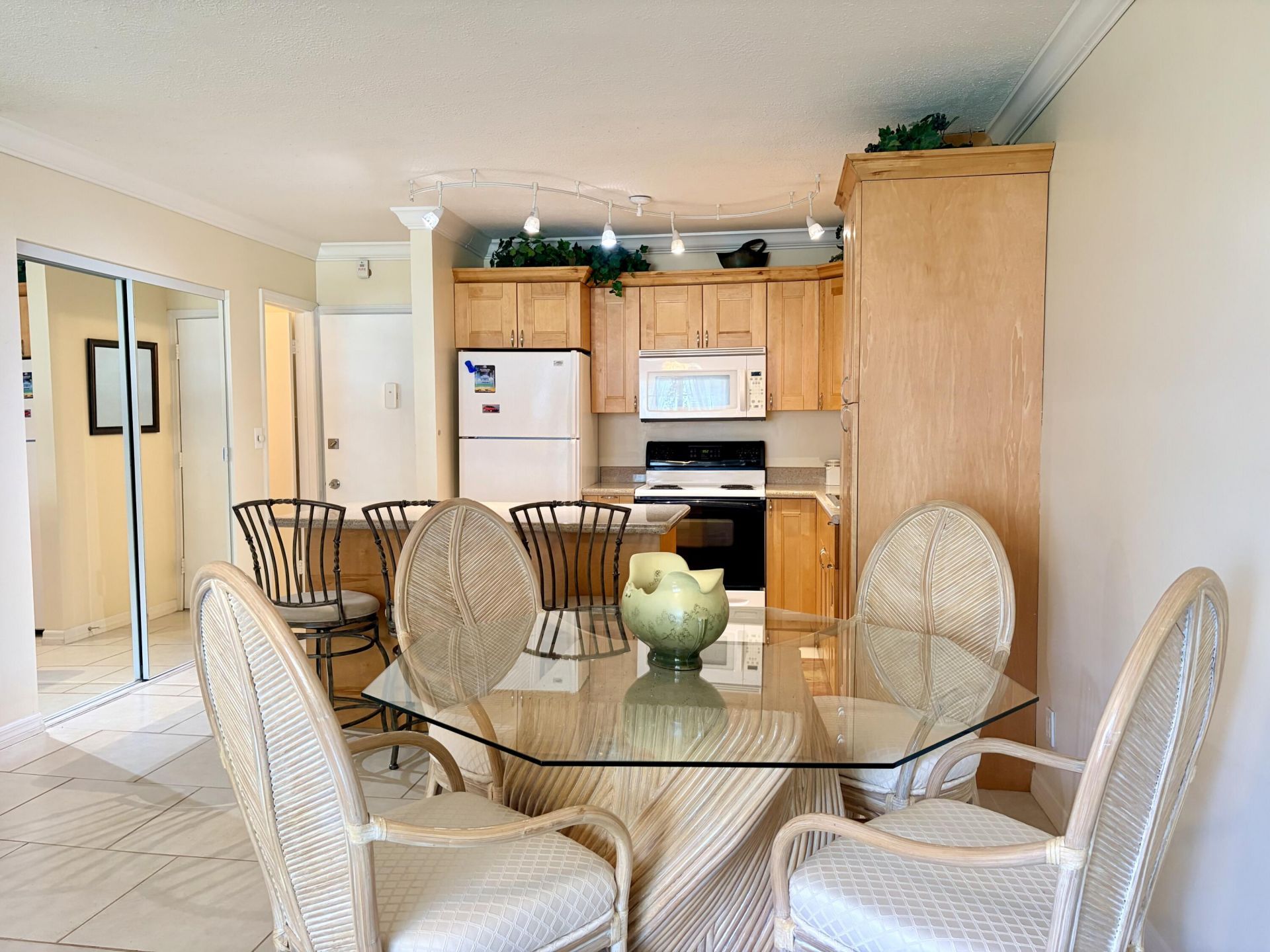 1560 Mckinley Street, Unit 115w, Hollywood, FL 33020 Photo