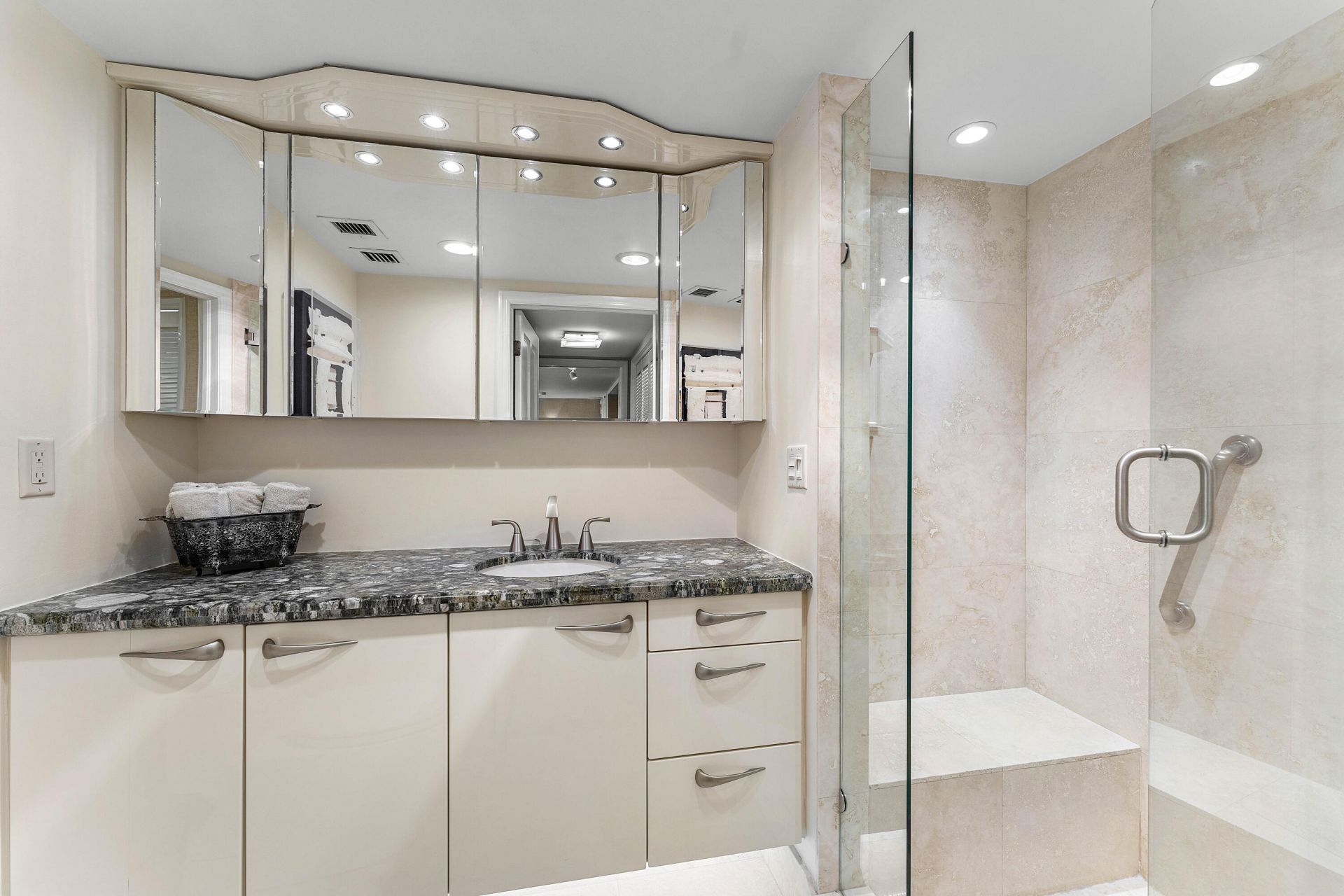100 SE 5th Avenue, Unit 410, Boca Raton, FL 33432 Photo