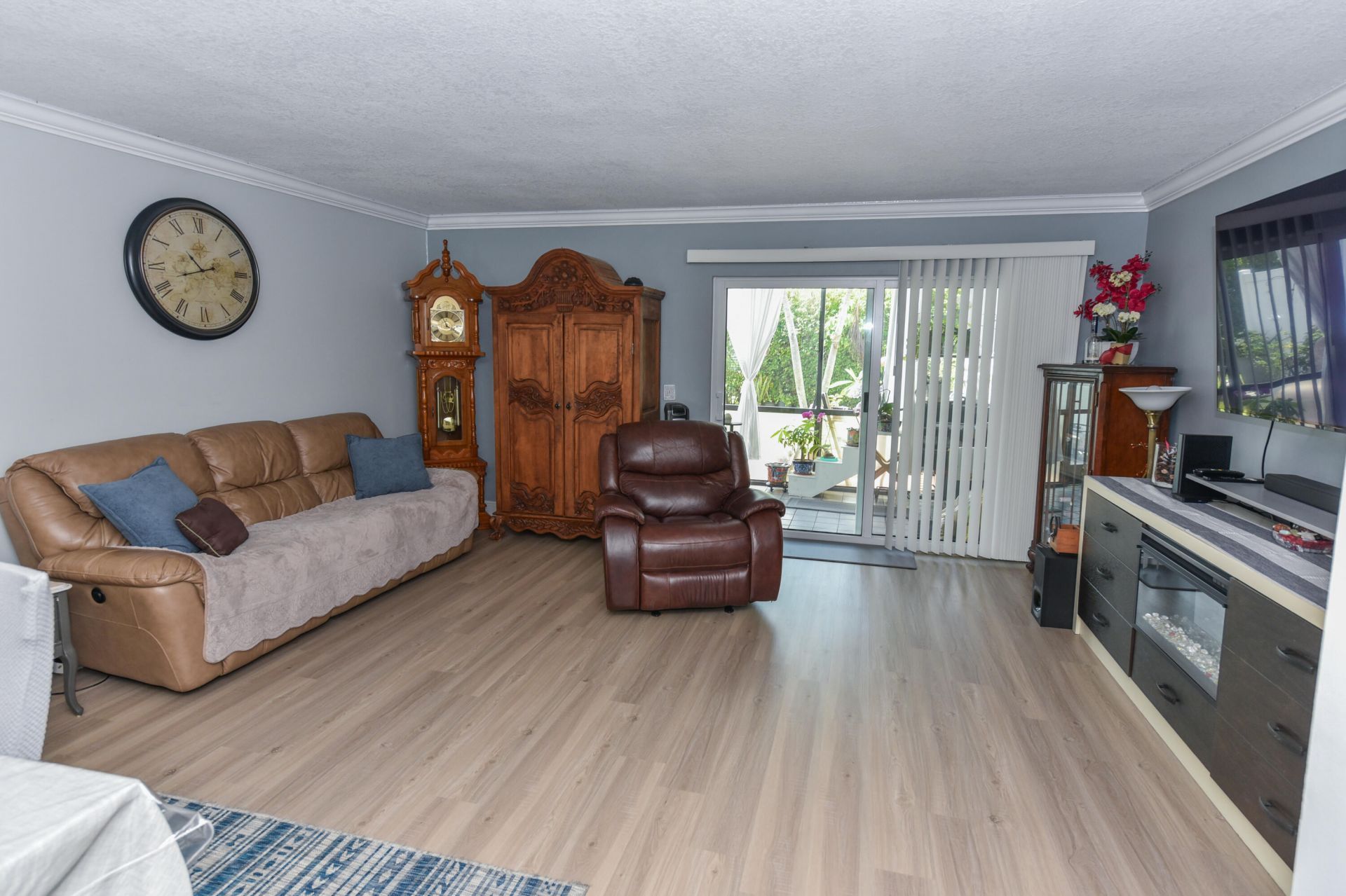 2641 Gately Drive W, Unit 1104, West Palm Beach, FL 33415 Photo
