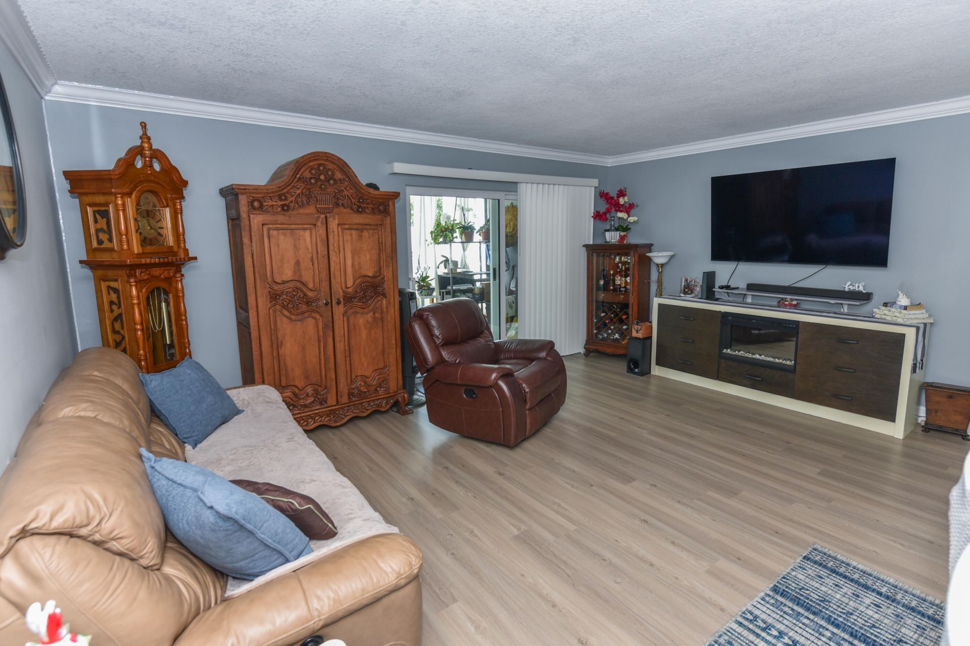 2641 Gately Drive W, Unit 1104, West Palm Beach, FL 33415 Photo