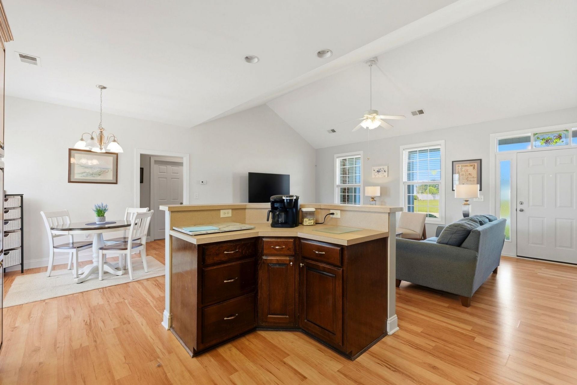262 Oak Landing Dr.  Photo 5