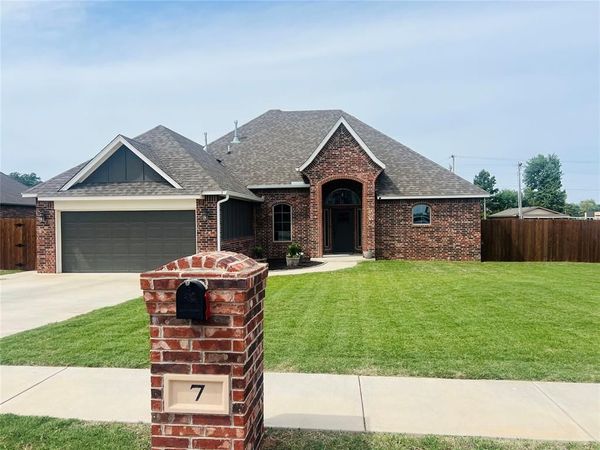 7 Southpointe Avenue, Tuttle, OK 73089