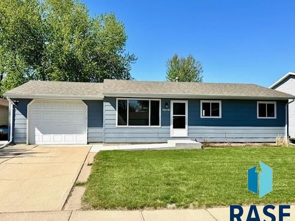 5808 W Bluestem St, Sioux Falls, SD 57106