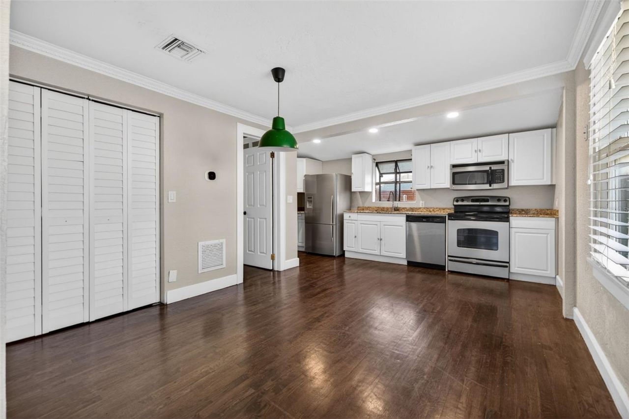 2419 Dartmouth Avenue N, Saint Petersburg, FL 33713 Photo