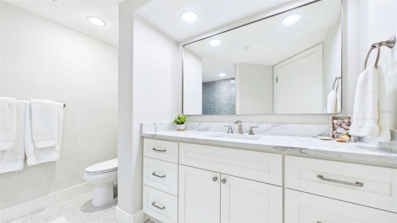 1241 Gulf Of Mexico Drive, Unit 506, Longboat Key, FL 34228 Photo