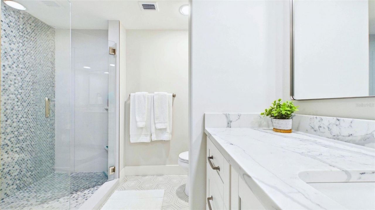 1241 Gulf Of Mexico Drive, Unit 506, Longboat Key, FL 34228 Photo