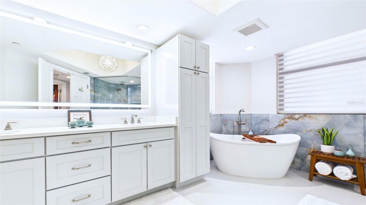 1241 Gulf Of Mexico Drive, Unit 506, Longboat Key, FL 34228 Photo