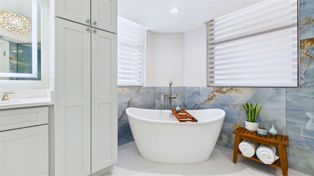 1241 Gulf Of Mexico Drive, Unit 506, Longboat Key, FL 34228 Photo