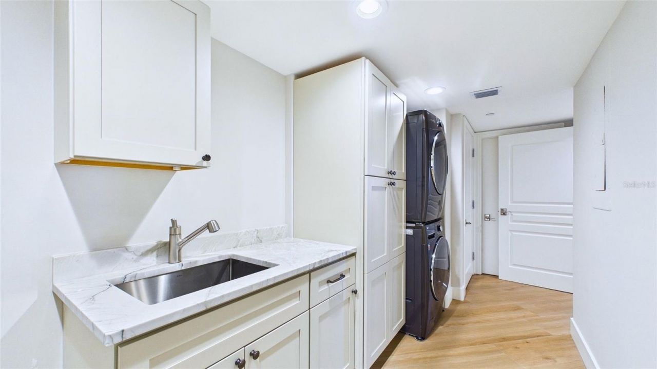 1241 Gulf Of Mexico Drive, Unit 506, Longboat Key, FL 34228 Photo