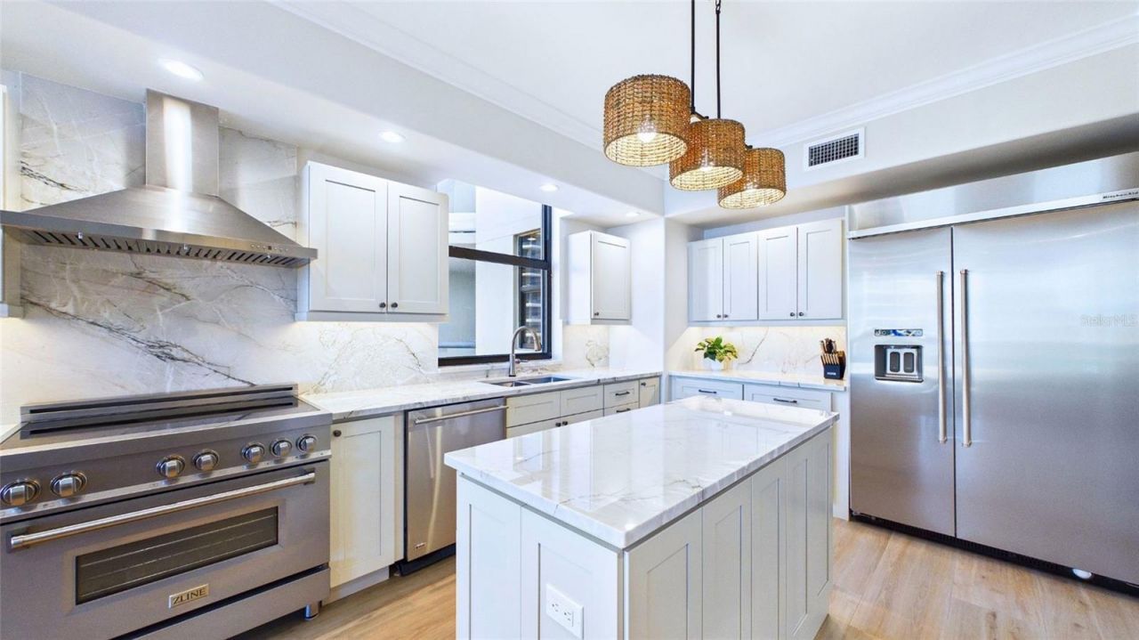 1241 Gulf Of Mexico Drive, Unit 506, Longboat Key, FL 34228 Photo