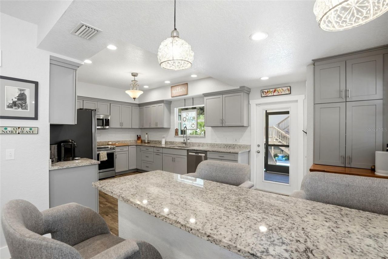 140 13th Avenue Ne, Saint Petersburg, FL 33701 Photo
