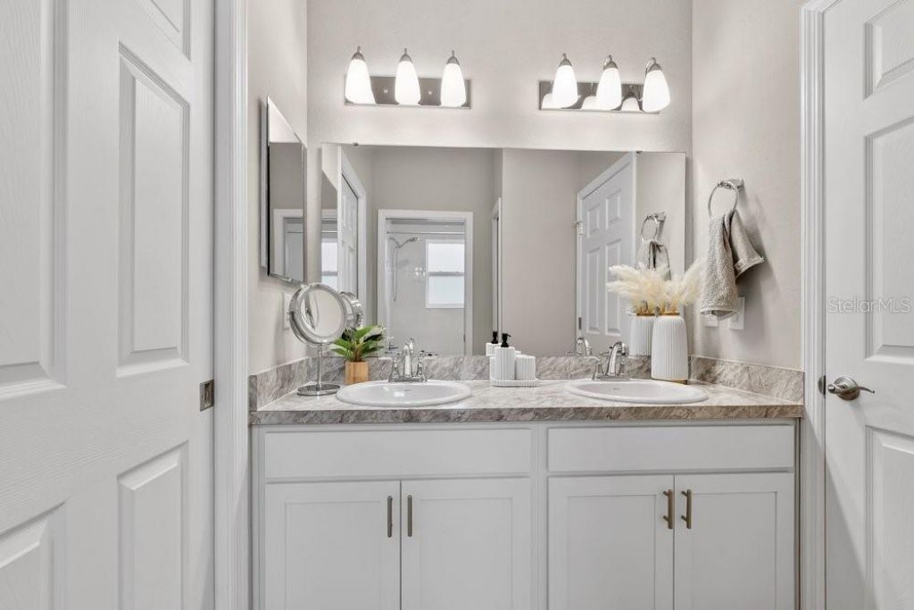 712 Daphne Drive, Polk City, FL 33868 Photo