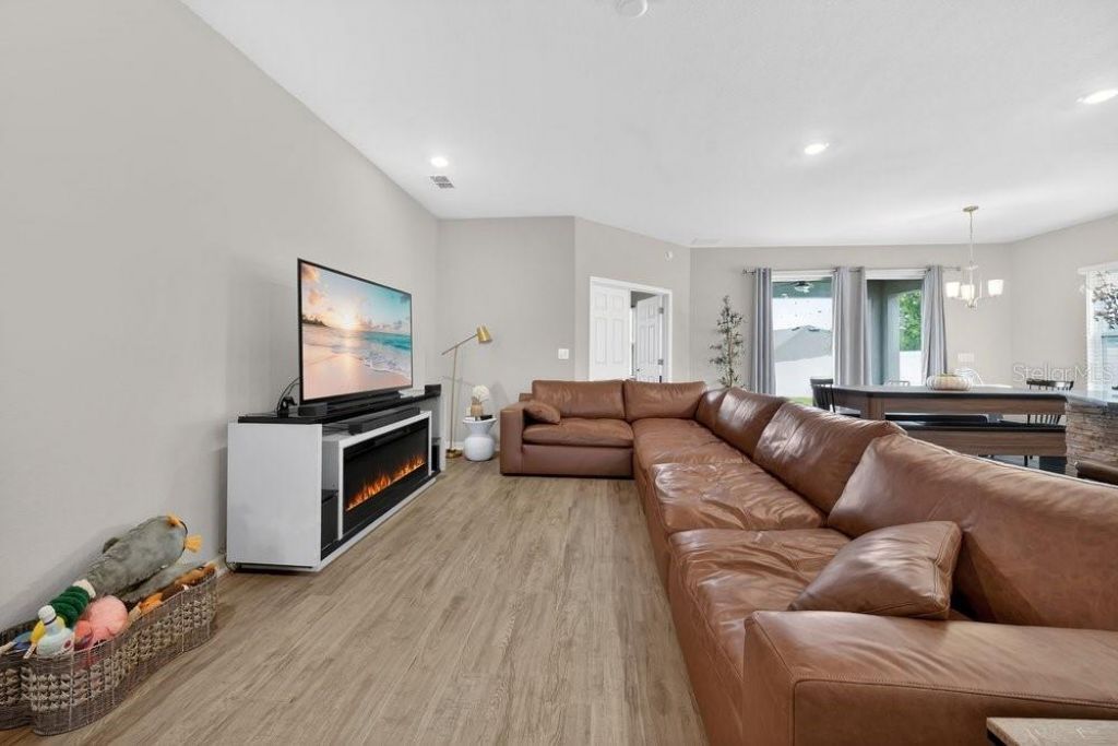 712 Daphne Drive, Polk City, FL 33868 Photo