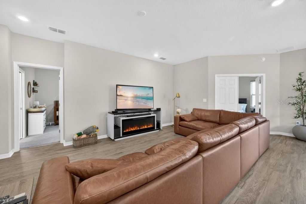 712 Daphne Drive, Polk City, FL 33868 Photo