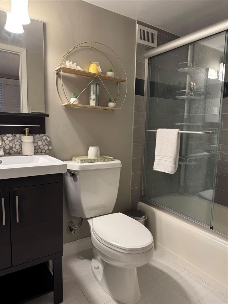 33 S Gulfstream Avenue , Unit 409, Sarasota, FL 34236 Photo