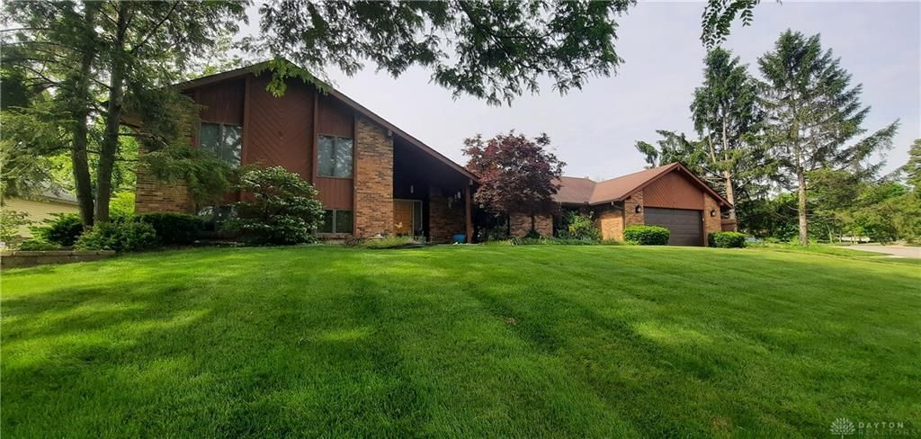 2725 E Tara Trail, Beavercreek, OH 45434 Main Photo