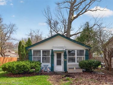 141 W Granet Avenue, Hazel Park, MI 48030