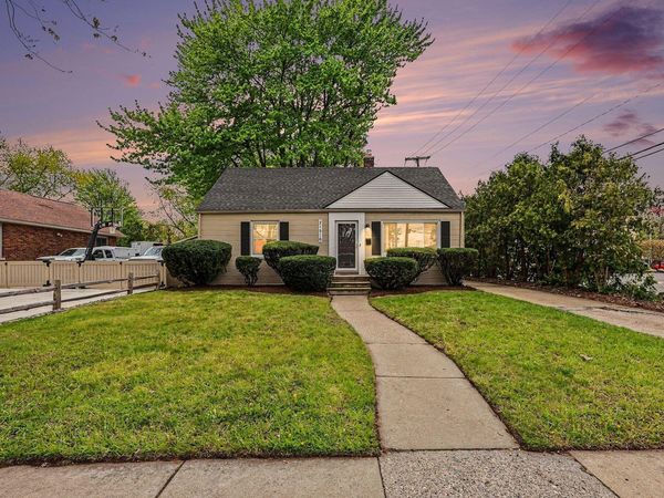 21516 Madison Street, Saint Clair Shores, MI 48081