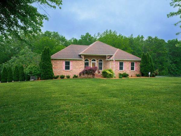 778 Fox Run Ln, Lafayette, TN 37083