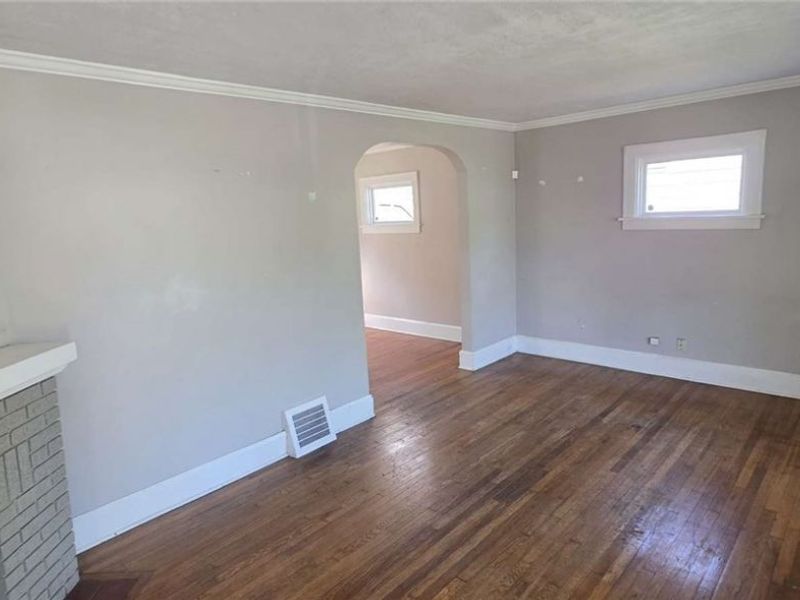 3005 Hillcrest Avenue, Cleveland, OH 44109 Photo 3