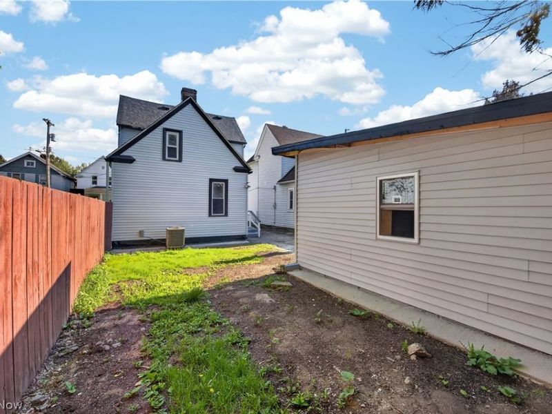 2212 Selzer Avenue, Cleveland, OH 44109 Photo 34