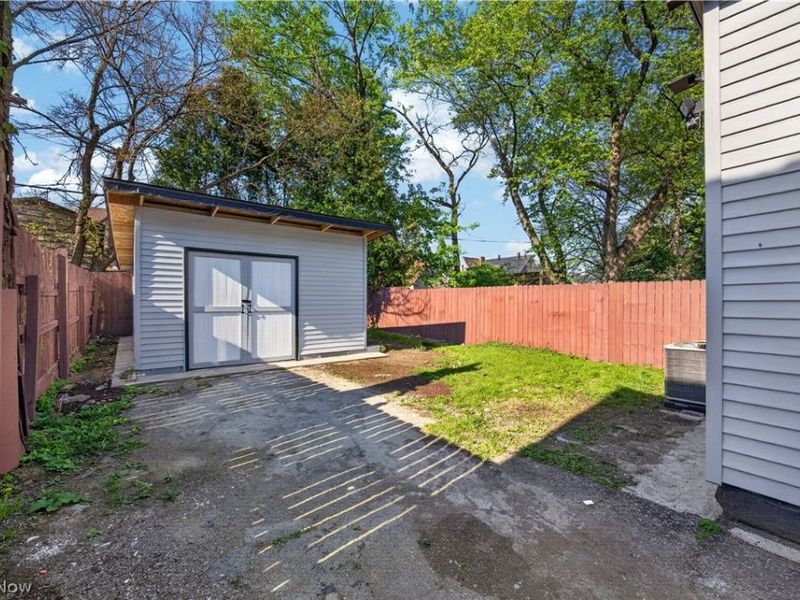 2212 Selzer Avenue, Cleveland, OH 44109 Photo 35