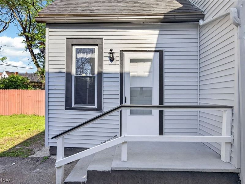2212 Selzer Avenue, Cleveland, OH 44109 Photo 5