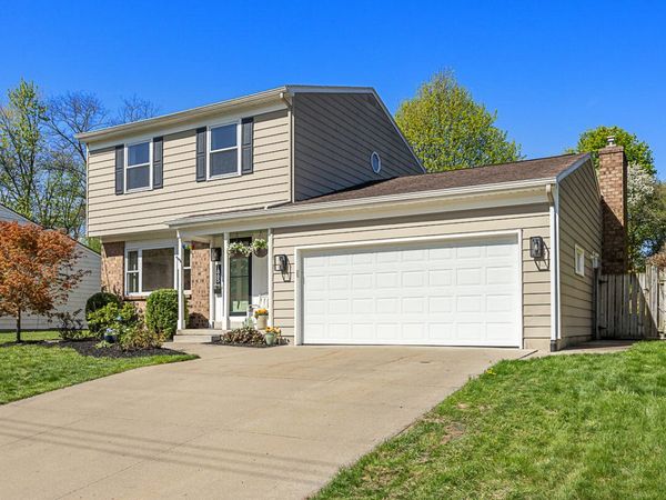 1865 Ridgemoor Drive SE, Grand Rapids, MI 49506