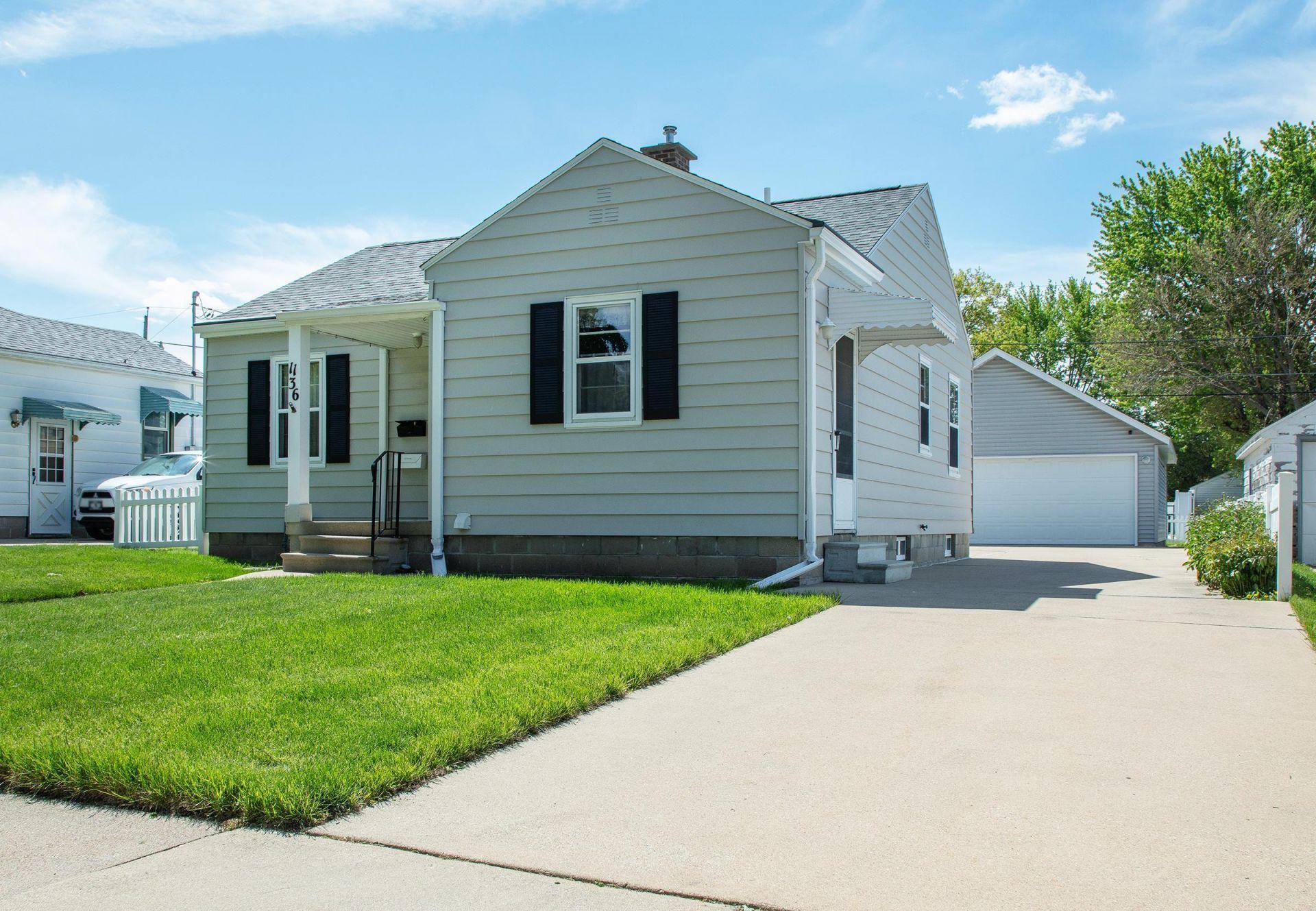 1136 Cornwall Ave, Waterloo, IA 50702 Main Photo