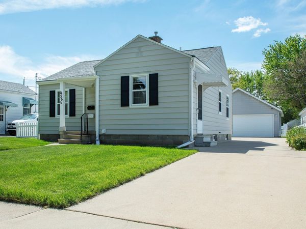 1136 Cornwall Ave , Waterloo, IA 50702