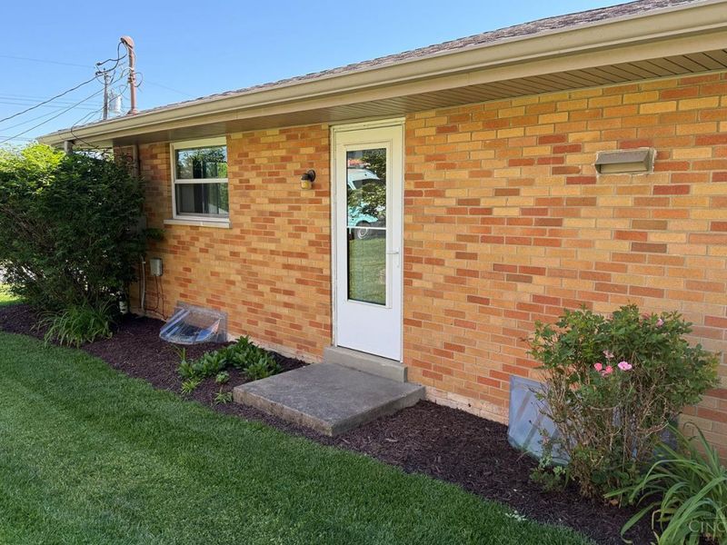 3897 Robinhill Drive, Green Township, OH 45211 Photo 9