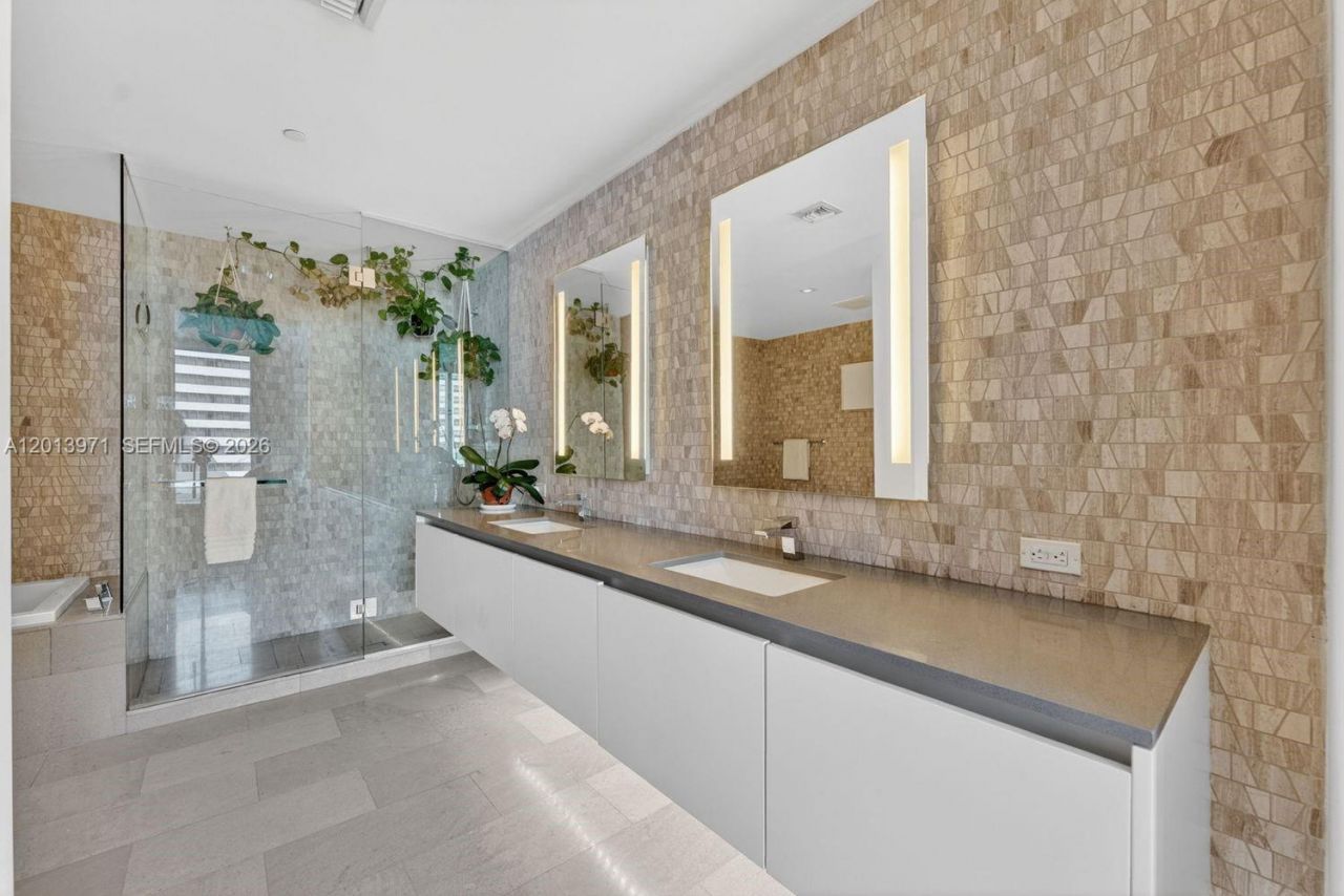 88 SW 7th St , Unit 1012, Miami, FL 33130 Photo