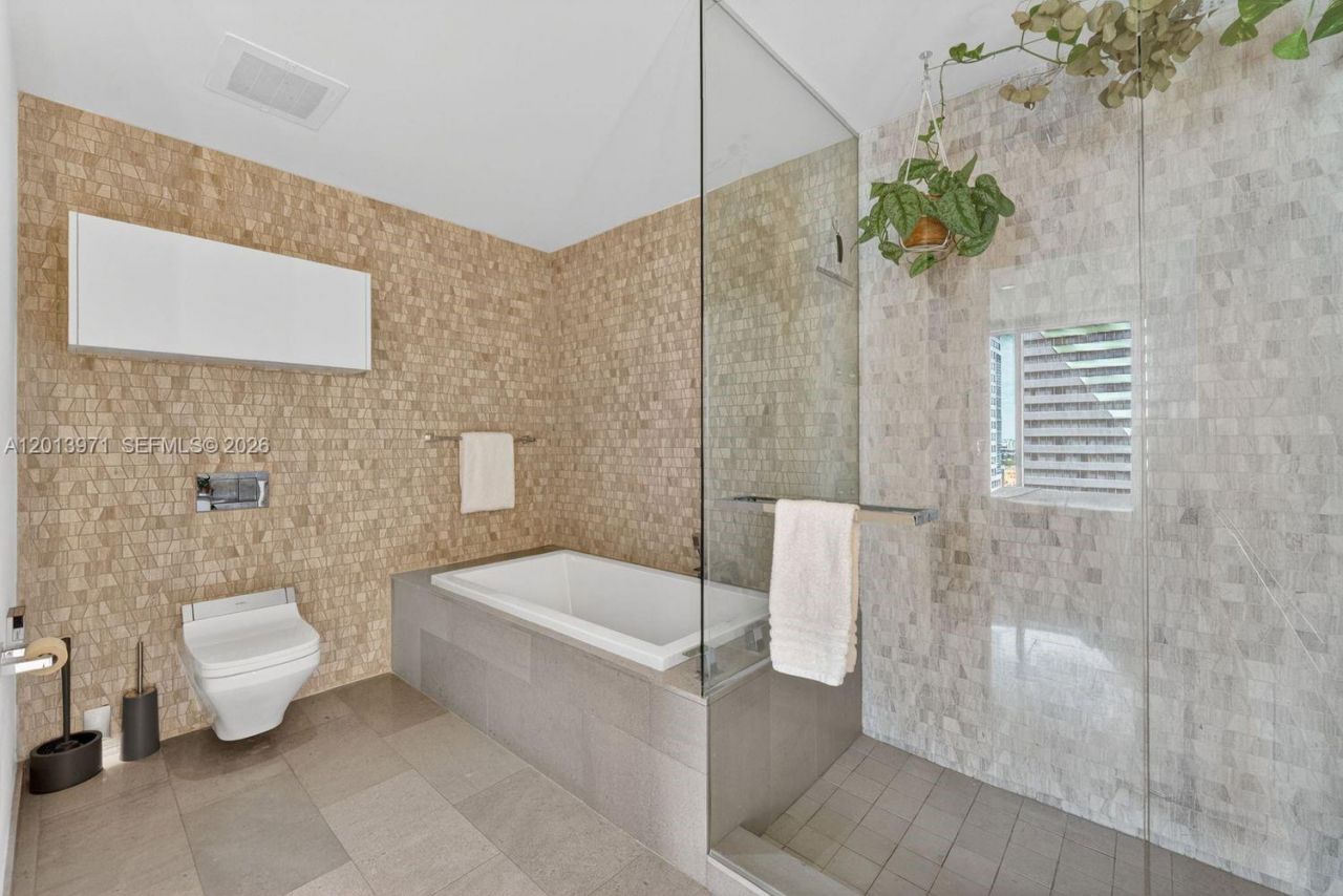 88 SW 7th St , Unit 1012, Miami, FL 33130 Photo