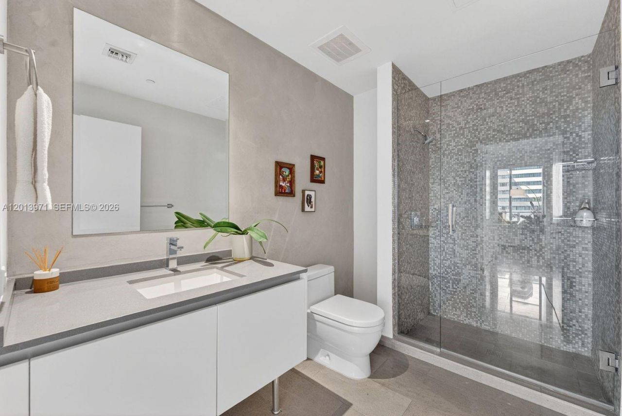 88 SW 7th St , Unit 1012, Miami, FL 33130 Photo