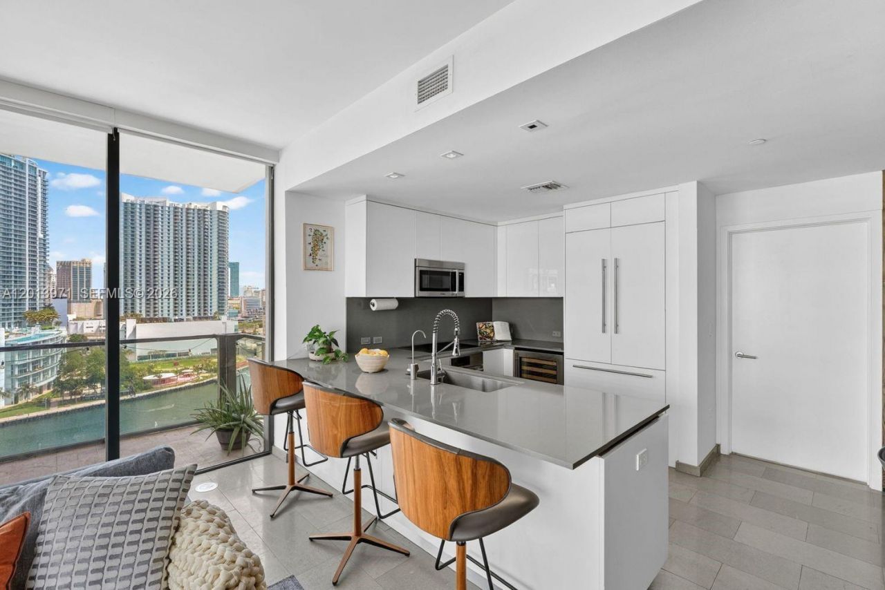 88 SW 7th St , Unit 1012, Miami, FL 33130 Photo