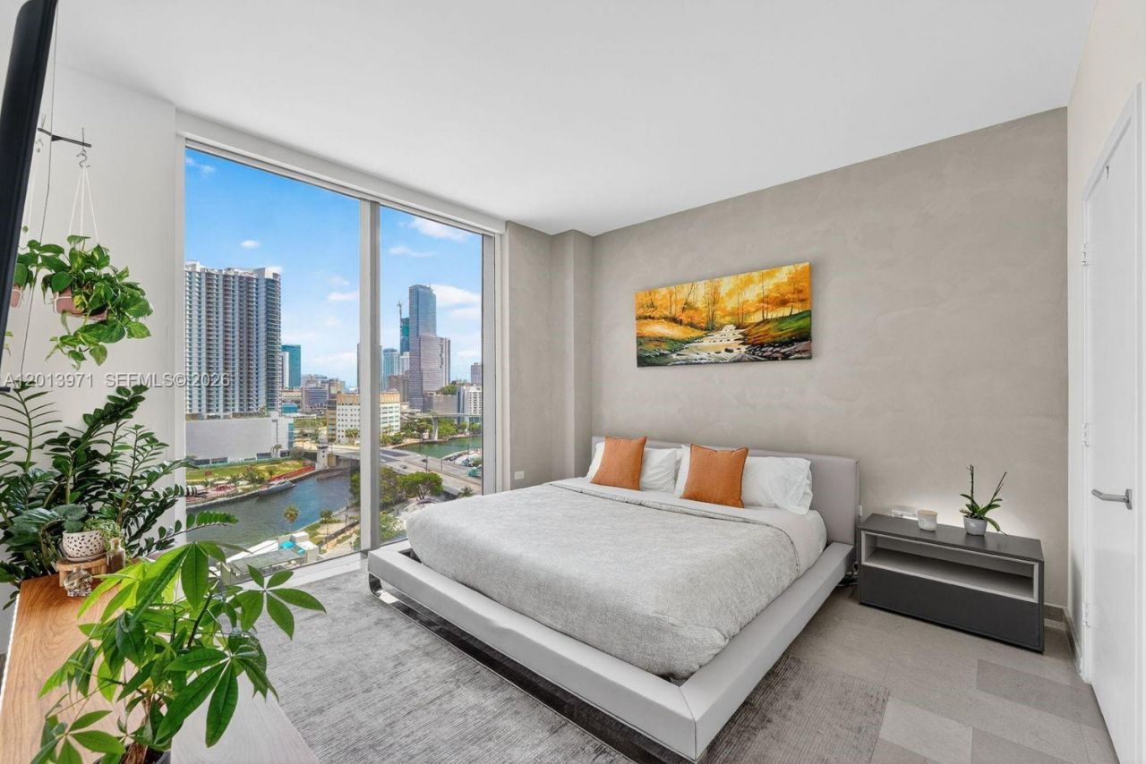 88 SW 7th St , Unit 1012, Miami, FL 33130 Photo