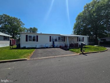 3072 CHANDLER DRIVE, MORRISVILLE, PA 19067
