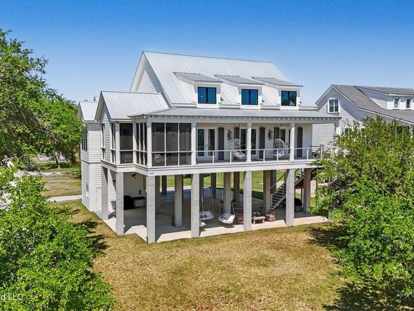 805 N Beach Boulevard, Waveland, MS 39576