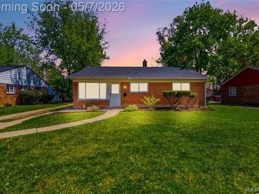 28050 Stuart Avenue, Southfield, MI 48076