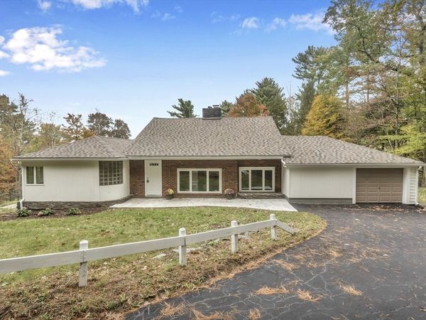 31 Lovers Ln, Greenfield, MA 01301