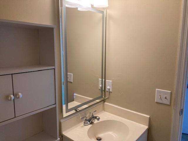 1881 Golf Colony Dr. Photo 10