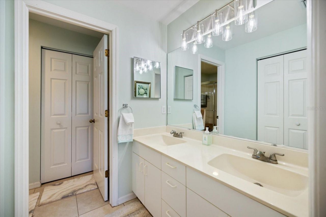 801 Montrose Drive, Unit 202, Venice, FL 34293 Photo