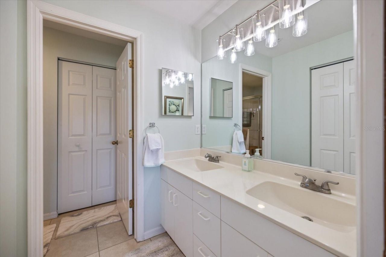 801 Montrose Drive, Unit 202, Venice, FL 34293 Photo