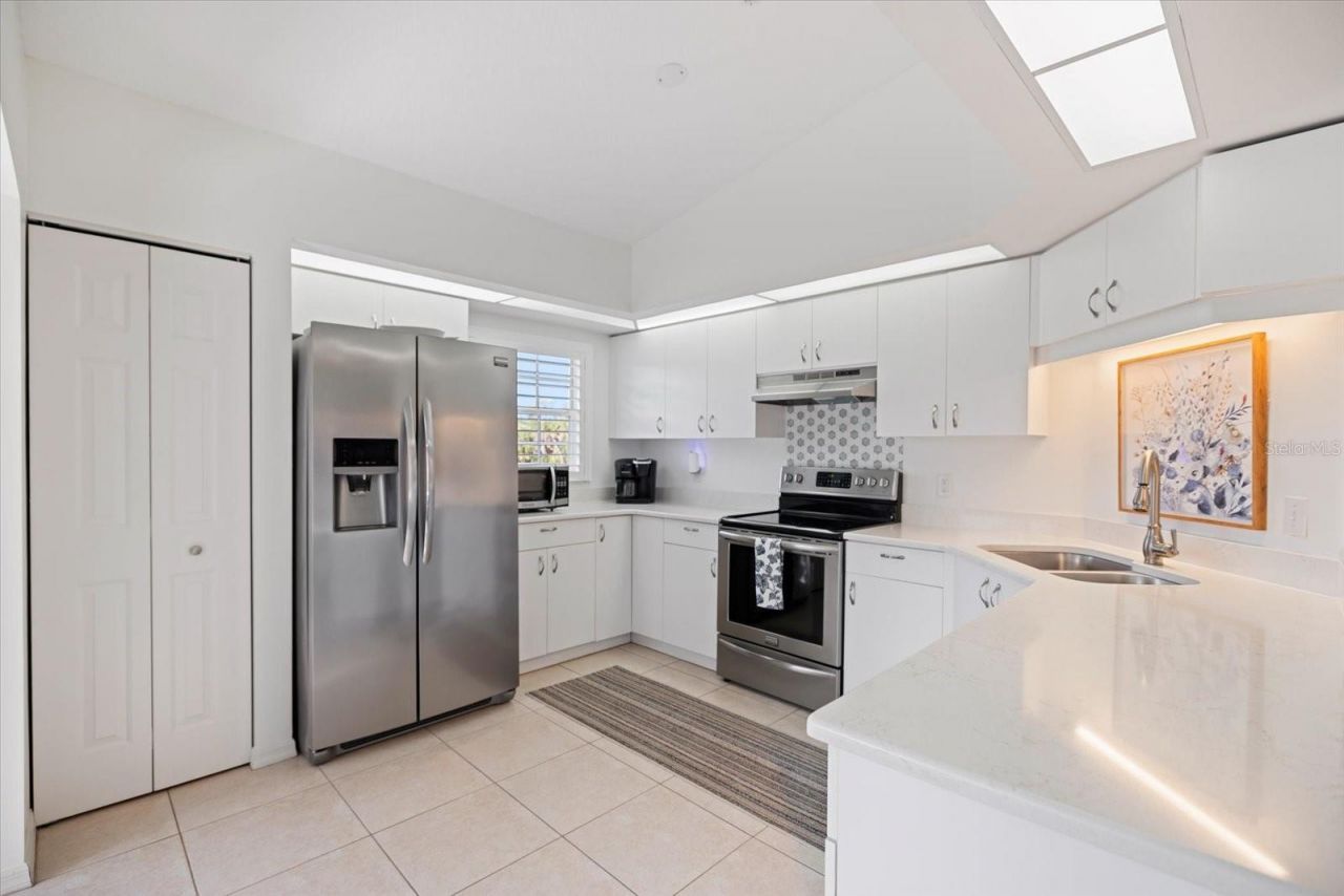 801 Montrose Drive, Unit 202, Venice, FL 34293 Photo