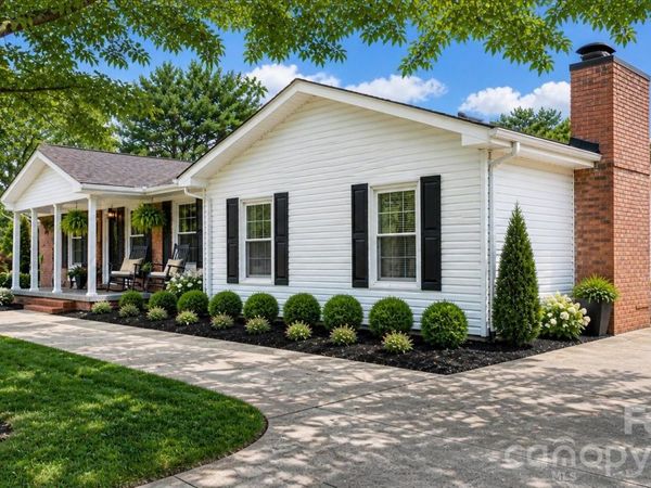 2596 SweetBriar Circle , Lenoir, NC 28645