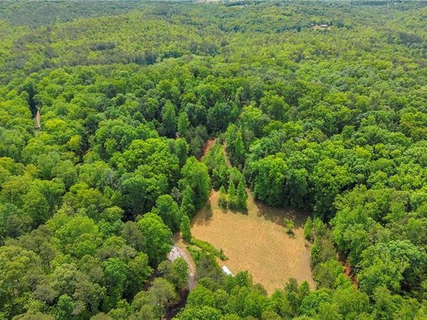 749 Cherokee Road , Toccoa, GA 30577