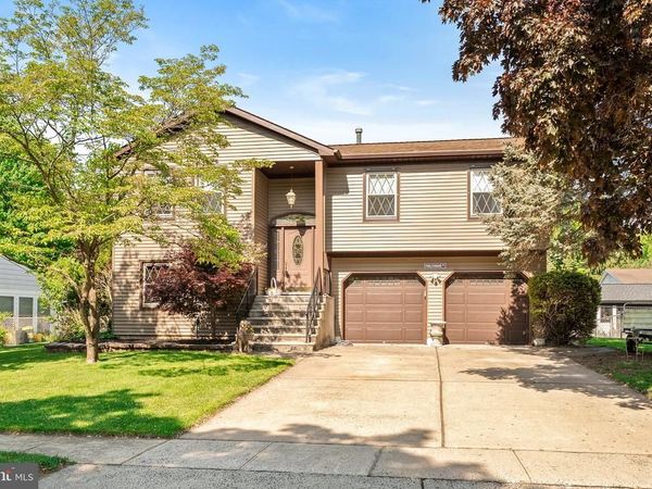 8 HERITAGE WAY, LAWRENCE TOWNSHIP, NJ 08648
