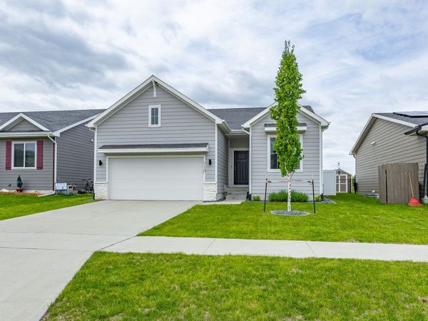 710 SE 69th Street, Pleasant Hill, IA 50327