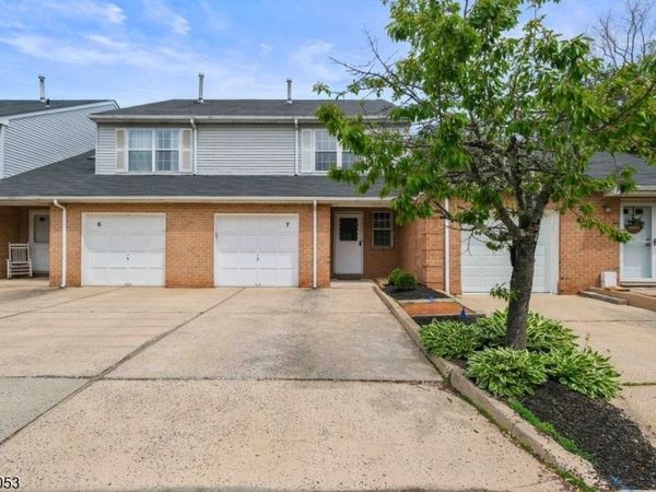 7 Lee Ct, Lebanon, NJ 08833