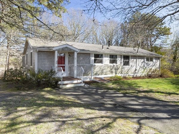 6 Stanley Pl, Barnstable, MA 02601